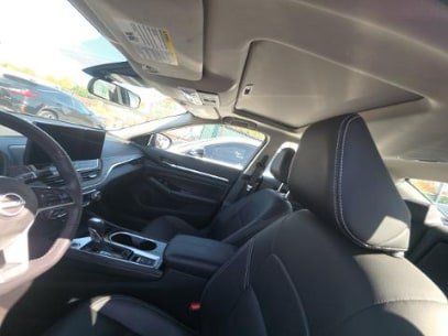 Used 2025 Nissan Altima 2.5 SL FWD image 17