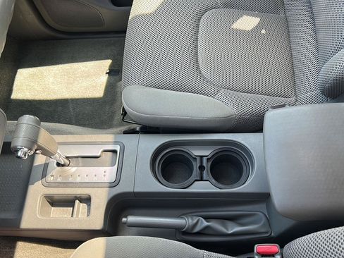 Used 2010 Nissan Frontier SE w/ Moonroof Pkg AWD/4WD image 14
