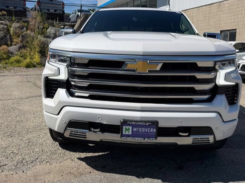 Used 2023 Chevrolet Silverado 1500 High Country w/ High Country Premium Package AWD/4WD image 9