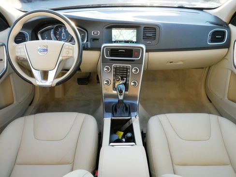 Used 2016 Volvo S60 T5 Premier image 10