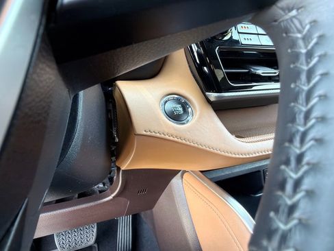 Used 2022 Toyota Highlander Platinum image 12