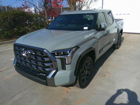Used 2024 Toyota Tundra Platinum image 6
