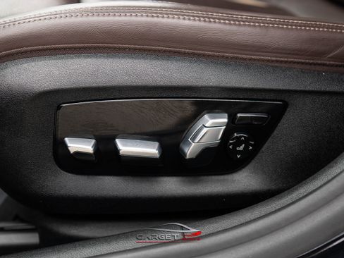 Used 2021 BMW M550i xDrive w/ Premium Package image 41