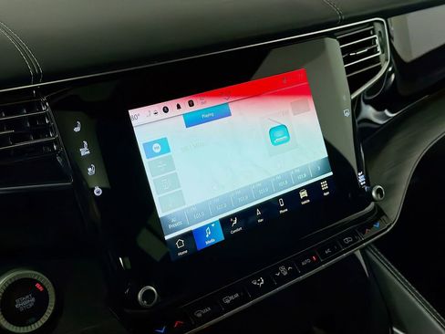 Used 2023 Jeep Wagoneer L Series II w/ Premium Group I image 16