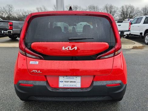 Used 2022 Kia Soul LX image 9