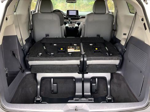 Used 2023 Toyota Sienna XLE image 33