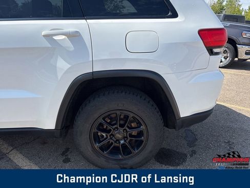 Used 2018 Jeep Grand Cherokee Laredo AWD/4WD image 23