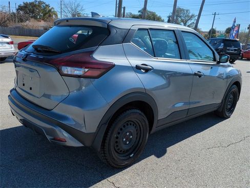 Used 2024 Nissan Kicks S image 4