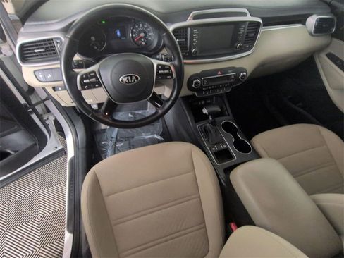 Used 2020 Kia Sorento LX w/ LX I4 Convenience Package image 10