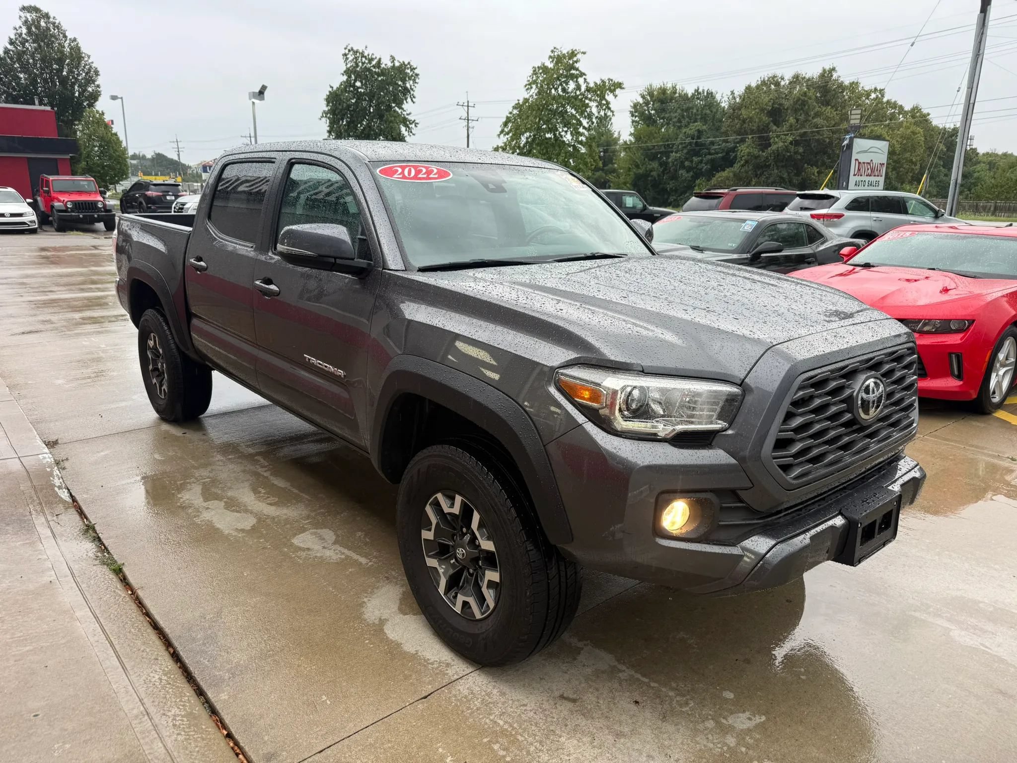 Used 2022 Toyota Tacoma TRD Off-Road AWD/4WD image 2