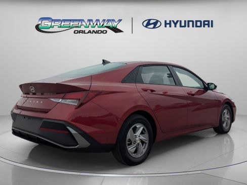Certified 2025 Hyundai Elantra SE FWD image 8