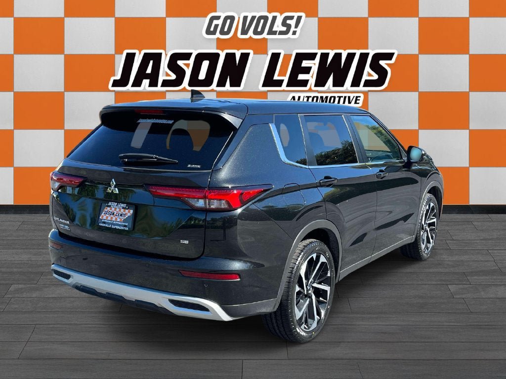 Used 2024 Mitsubishi Outlander SE AWD/4WD image 3
