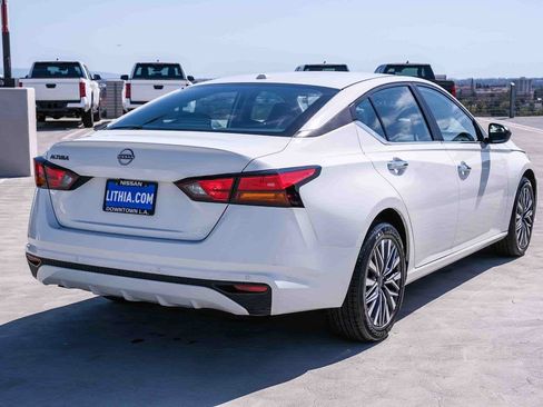 Used 2025 Nissan Altima 2.5 SV FWD image 4