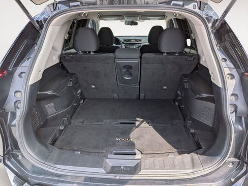 Used 2017 Nissan Rogue SV AWD/4WD image 58