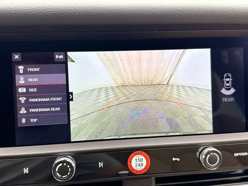 Certified 2026 Porsche Macan AWD/4WD image 18