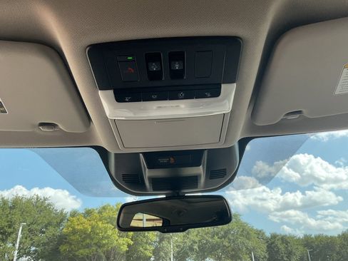 Used 2023 Nissan Rogue SL FWD image 16
