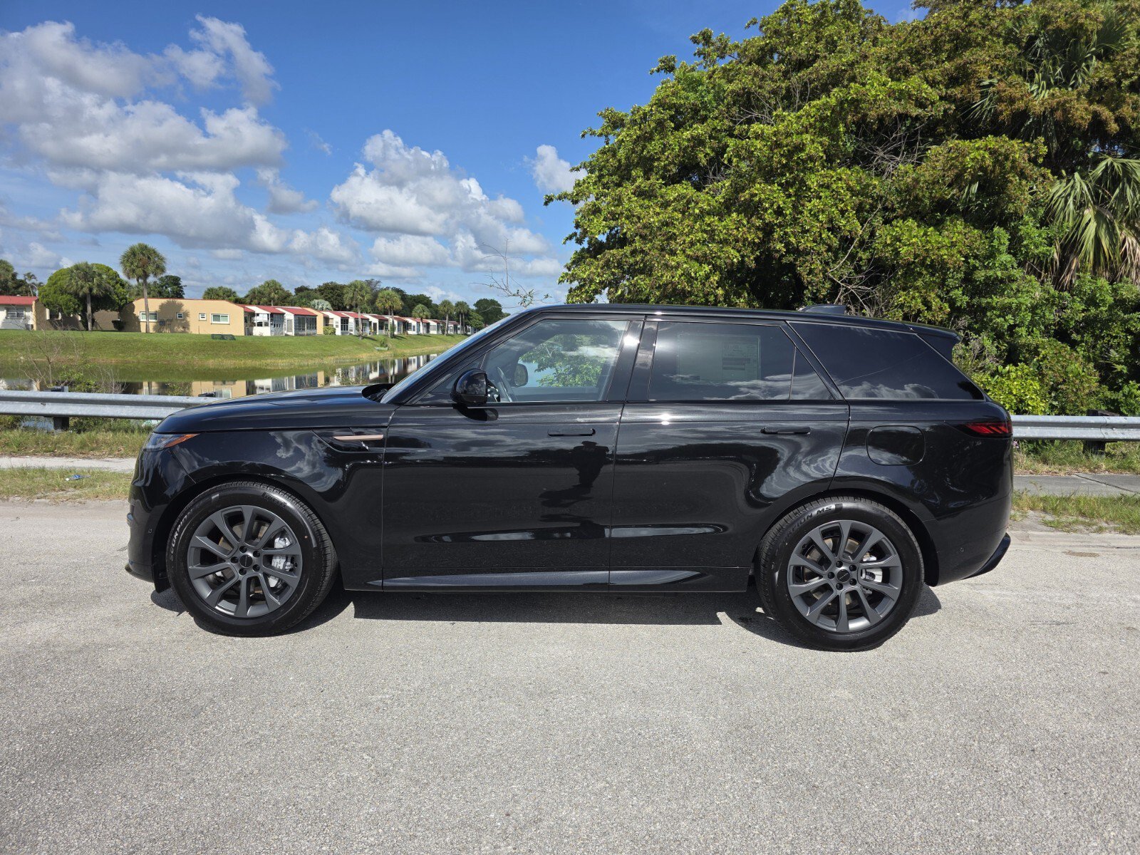 New 2026 Land Rover Range Rover Sport Dynamic SE AWD/4WD image 7