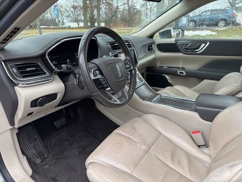 Used 2017 Lincoln Continental Select image 10