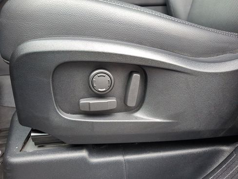 Used 2024 Land Rover Defender 110 X-Dynamic SE image 4