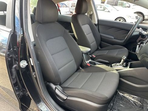 Used 2018 Kia Forte LX w/ LX Rear Camera Package image 9