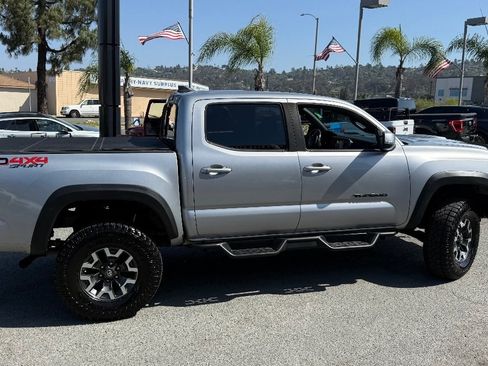 Used 2019 Toyota Tacoma TRD Sport AWD/4WD image 10