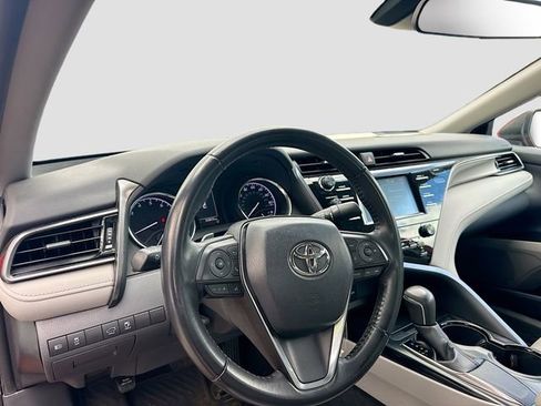 Used 2019 Toyota Camry SE image 9