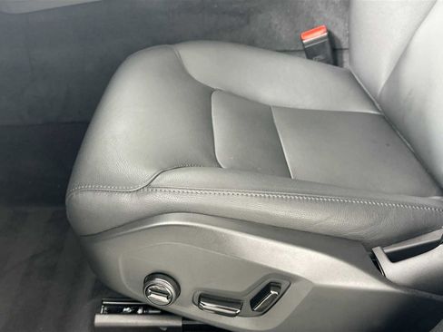 Used 2025 Volvo XC60 T8 Plus image 18