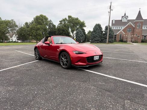 Used 2017 MAZDA MX-5 Miata RF Grand Touring w/ Appearance Package RWD image 12