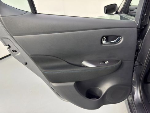 Used 2025 Nissan Leaf S image 35