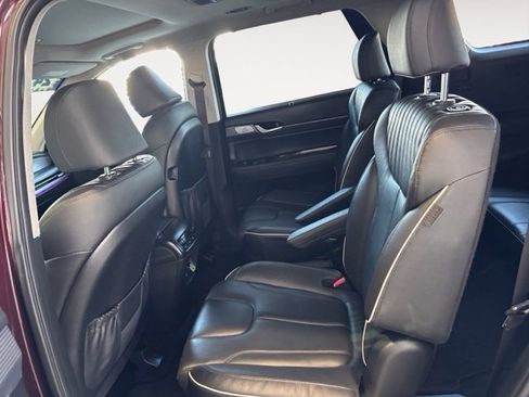 Used 2024 Hyundai Palisade Limited image 11