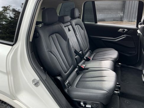 Used 2021 BMW X7 xDrive40i w/ Premium Package image 19
