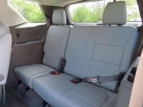 Used 2019 Chevrolet Traverse LT w/ LT Premium Package AWD/4WD image 30