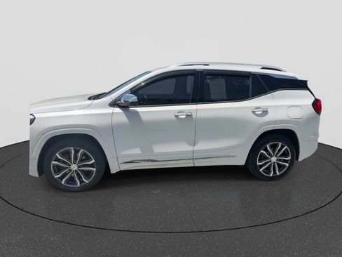 Used 2020 GMC Terrain Denali w/ Denali Premium Package FWD image 5