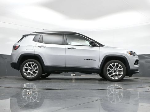Used 2025 Jeep Compass Limited AWD/4WD image 42