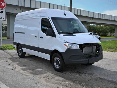 Used 2025 Mercedes-Benz Sprinter 2500 image 1