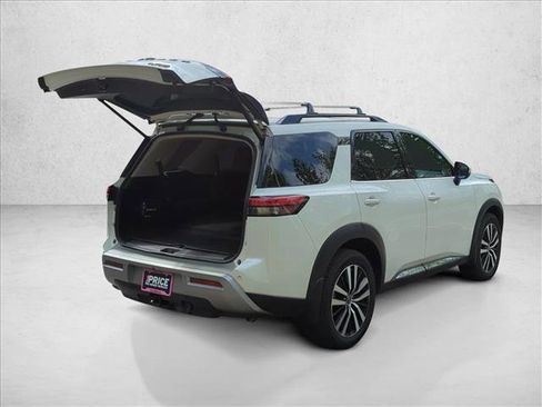 Used 2024 Nissan Pathfinder Platinum AWD/4WD image 10