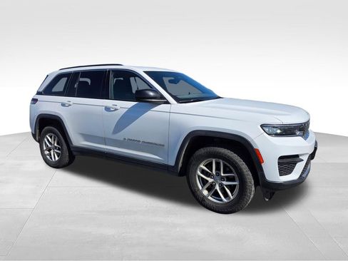 Used 2024 Jeep Grand Cherokee Laredo X w/ Trailer Tow Package AWD/4WD image 8