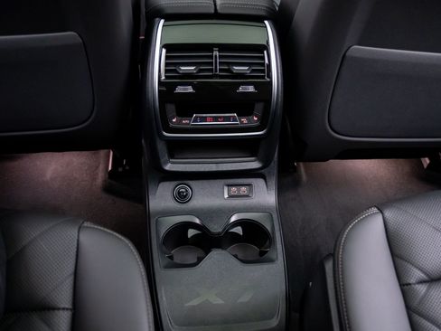 New 2027 BMW X7 xDrive40i w/ Premium Package AWD/4WD image 13