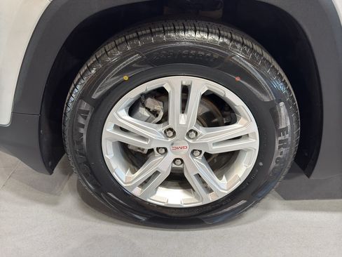 Used 2022 GMC Terrain SLE w/ Driver Convenience Package FWD image 9