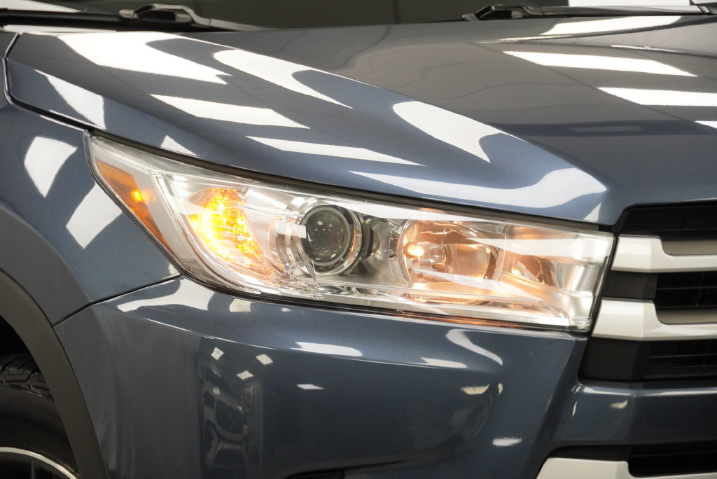 Used 2019 Toyota Highlander XLE AWD/4WD image 9