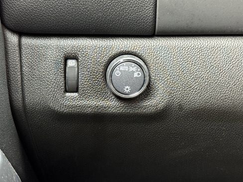 Used 2022 Chevrolet Colorado LT w/ Fleet Safety Package image 28