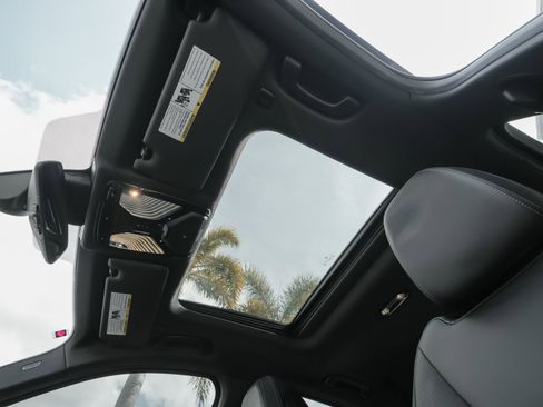 Used 2022 BMW 330i Sedan w/ Premium Package image 23