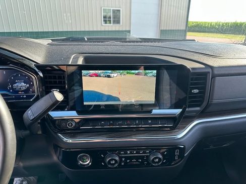 Used 2024 Chevrolet Silverado 1500 LT AWD/4WD image 17
