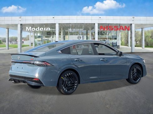 New 2027 Nissan Sentra SR w/ Floor Mat Package FWD image 5