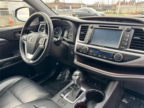 Used 2015 Toyota Highlander XLE image 44