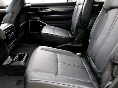 New 2026 Jeep Grand Wagoneer Limited image 18