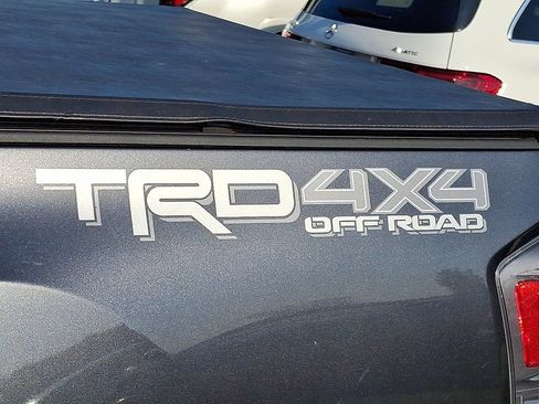 Used 2022 Toyota Tacoma TRD Off-Road w/ TRD Premium Off Road Package AWD/4WD image 11