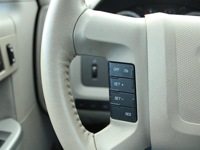 Used 2010 Ford Escape XLT AWD/4WD image 18