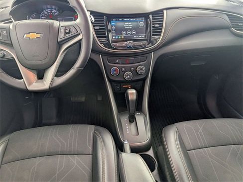 Used 2019 Chevrolet Trax LT w/ LT Convenience Package image 24