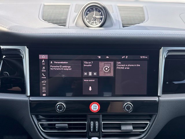 Certified 2022 Porsche Macan AWD/4WD image 27